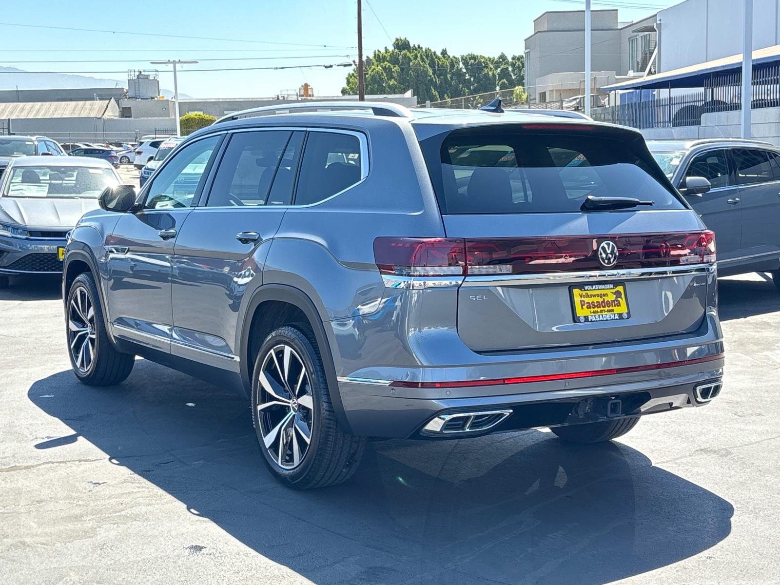 2025 Volkswagen Atlas SEL Premium R-Line photo 4