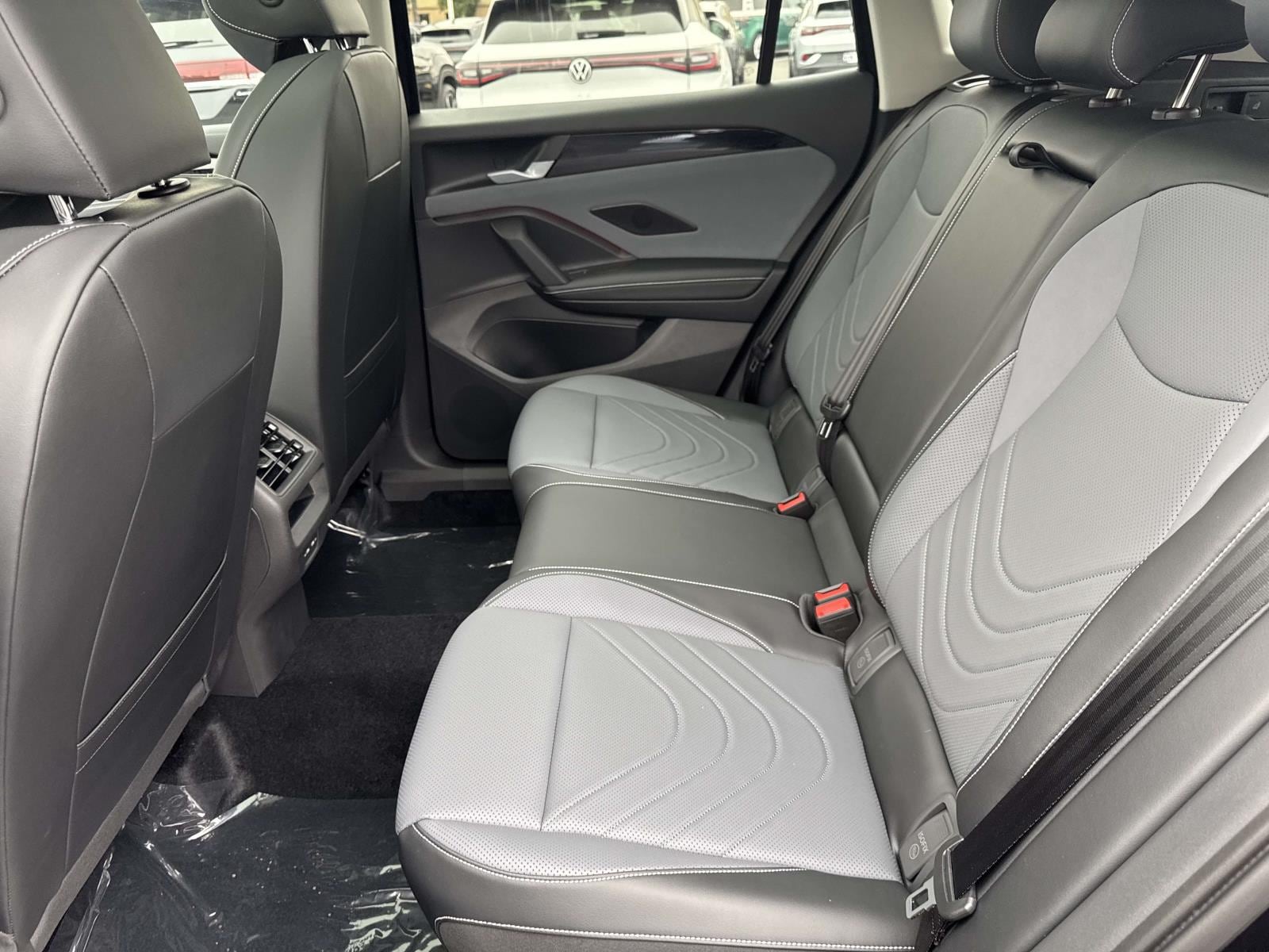 2026 Volkswagen Tiguan SE - Photo 11