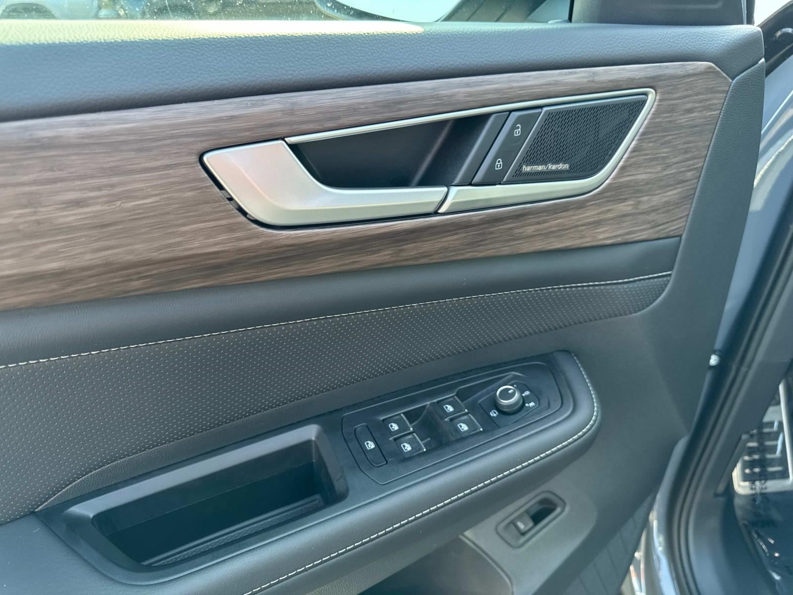 2025 Volkswagen Atlas SEL Premium R-Line - Photo 16