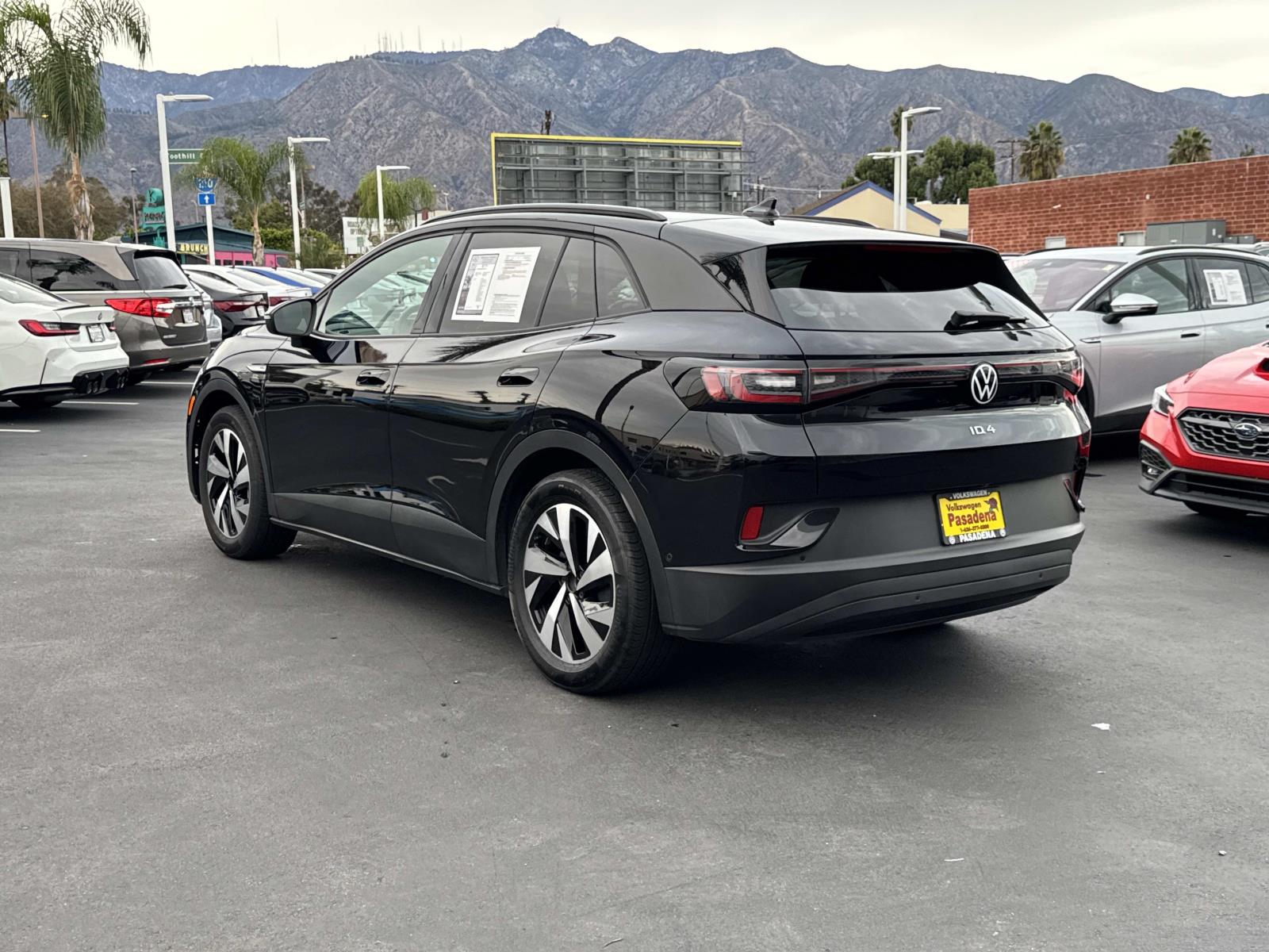 2023 Volkswagen ID.4 Pro photo 3