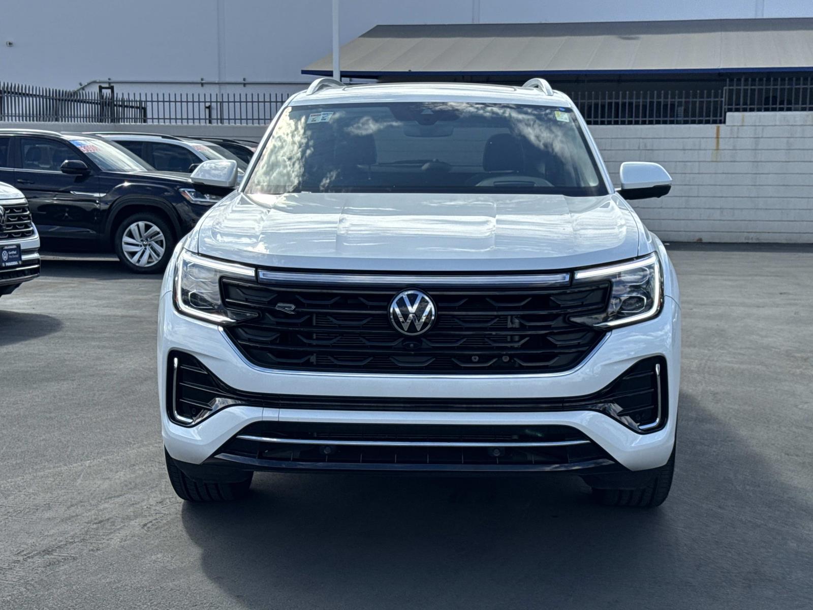 2025 Volkswagen Atlas SEL Premium R-Line photo 2