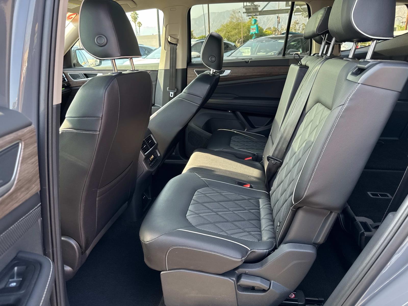 2025 Volkswagen Atlas SEL Premium R-Line - Photo 13