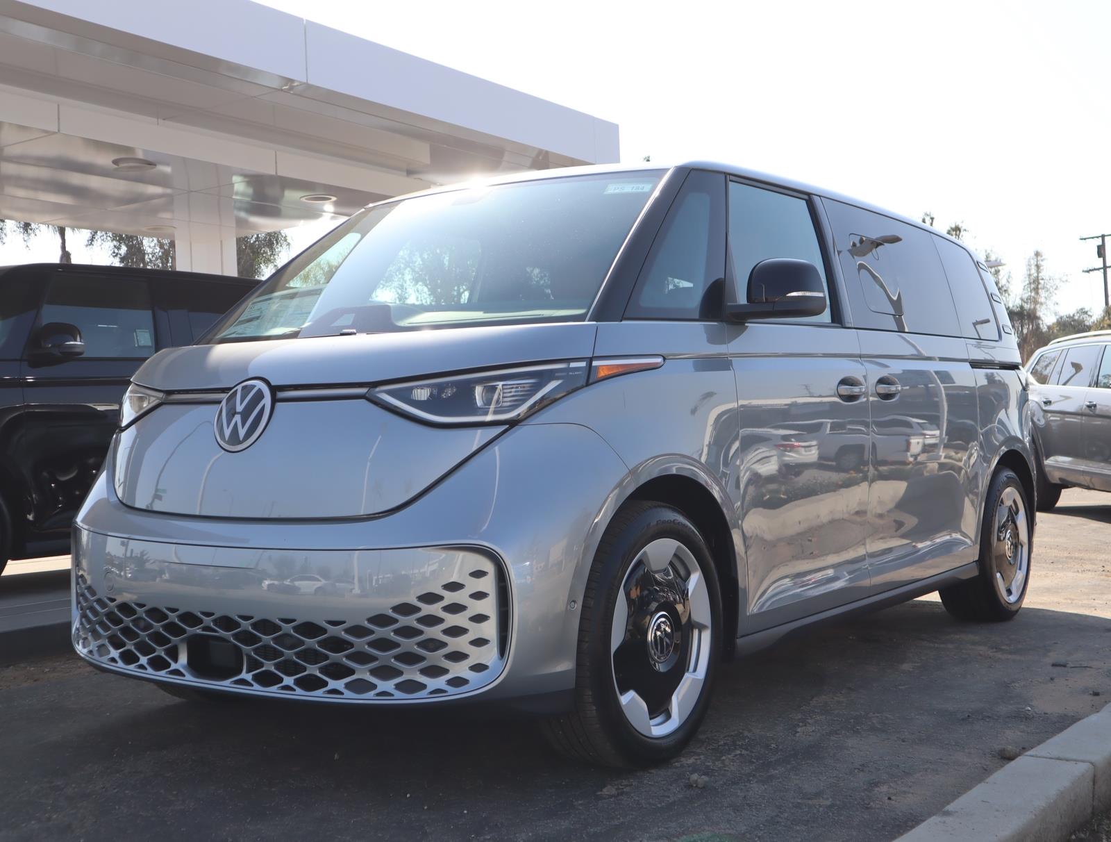 2025 Volkswagen ID. Buzz Pro S photo 2