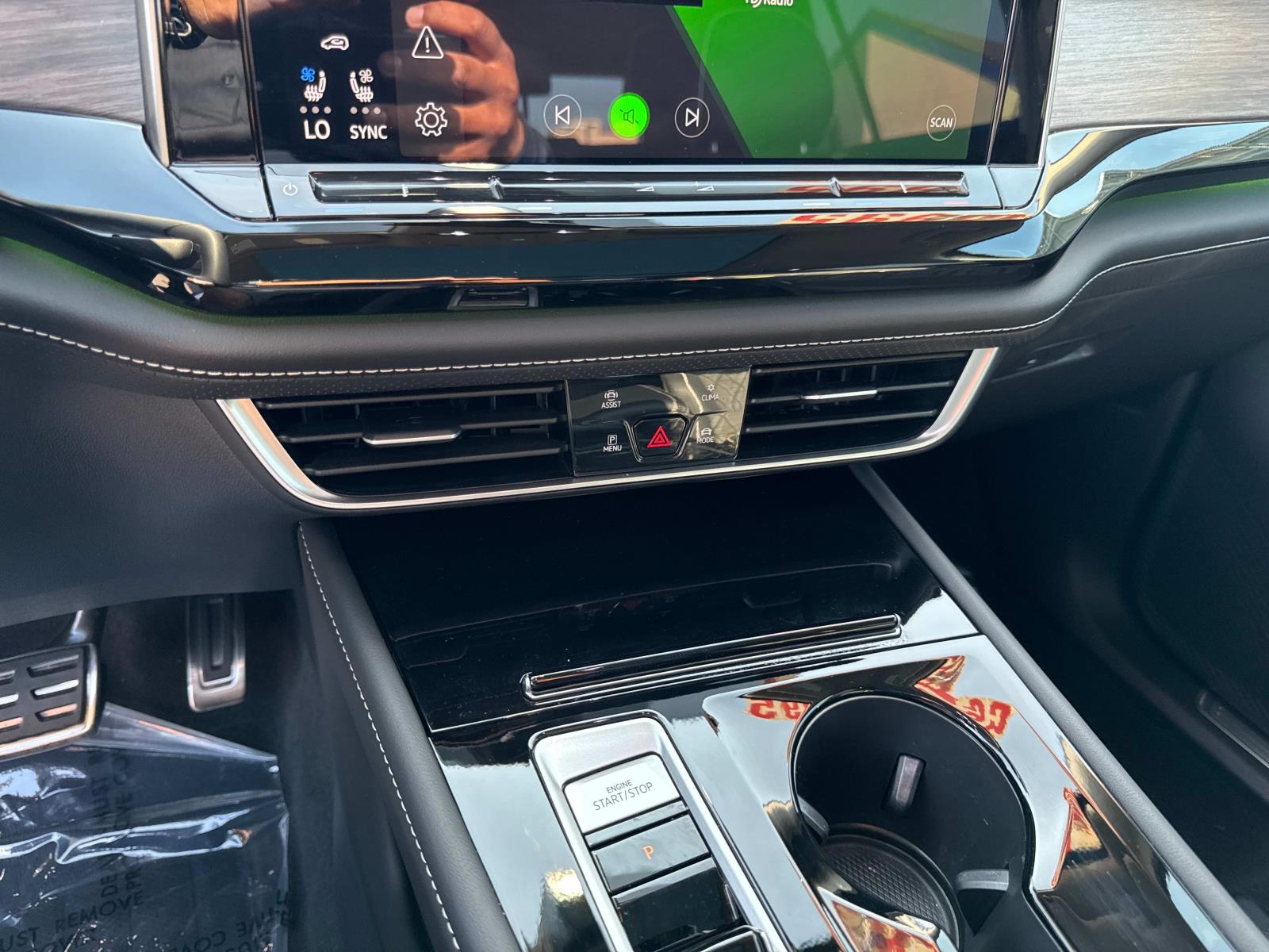 2025 Volkswagen Atlas SEL Premium R-Line - Photo 24