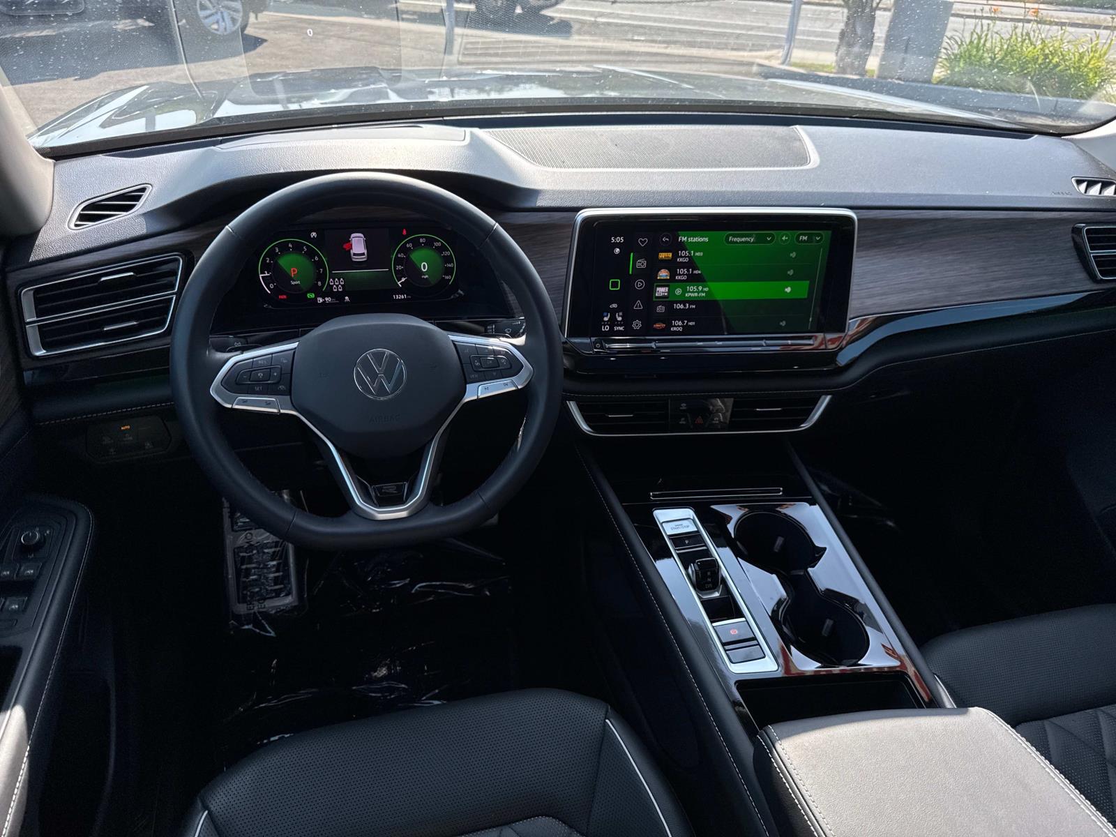 2025 Volkswagen Atlas SEL Premium R-Line - Photo 10