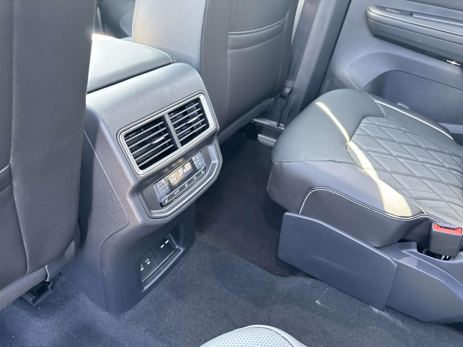 2026 Volkswagen Atlas SE w/Tech - Photo 10