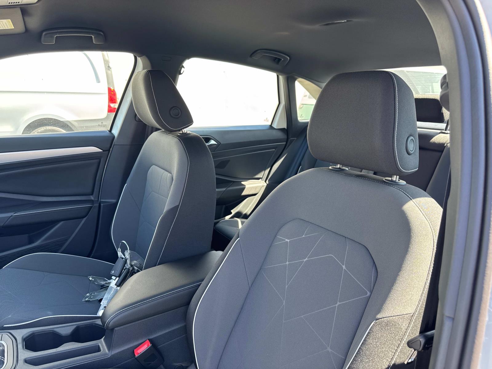 2025 Volkswagen Jetta Sport - Photo 16