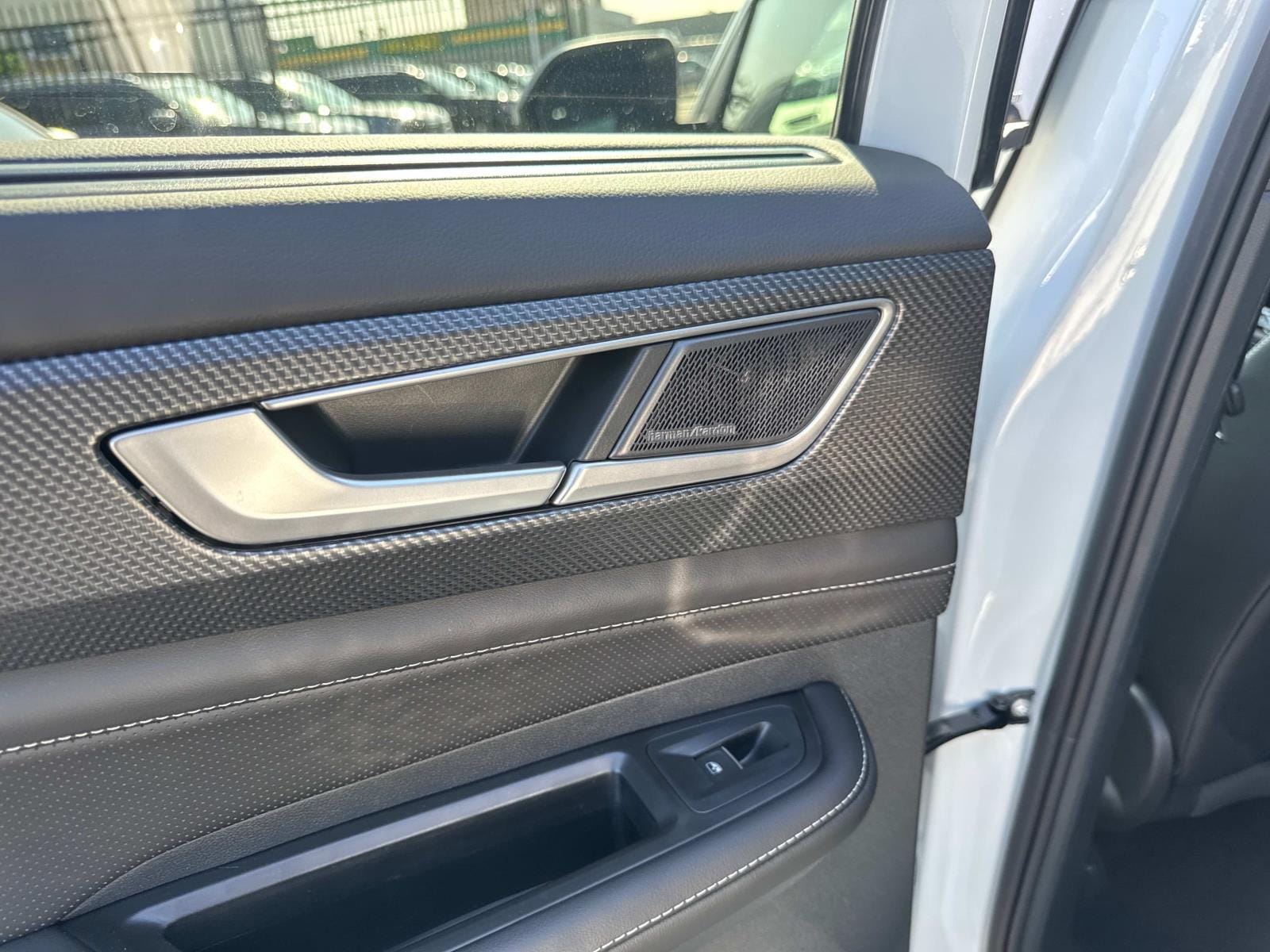 2025 Volkswagen Atlas Cross Sport SEL Premium R-LINE - Photo 12