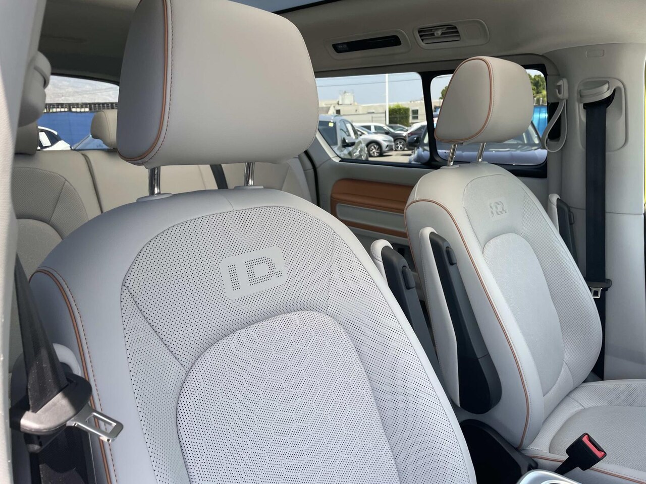 2025 Volkswagen ID. Buzz 1st Edition — photo 1 of 22