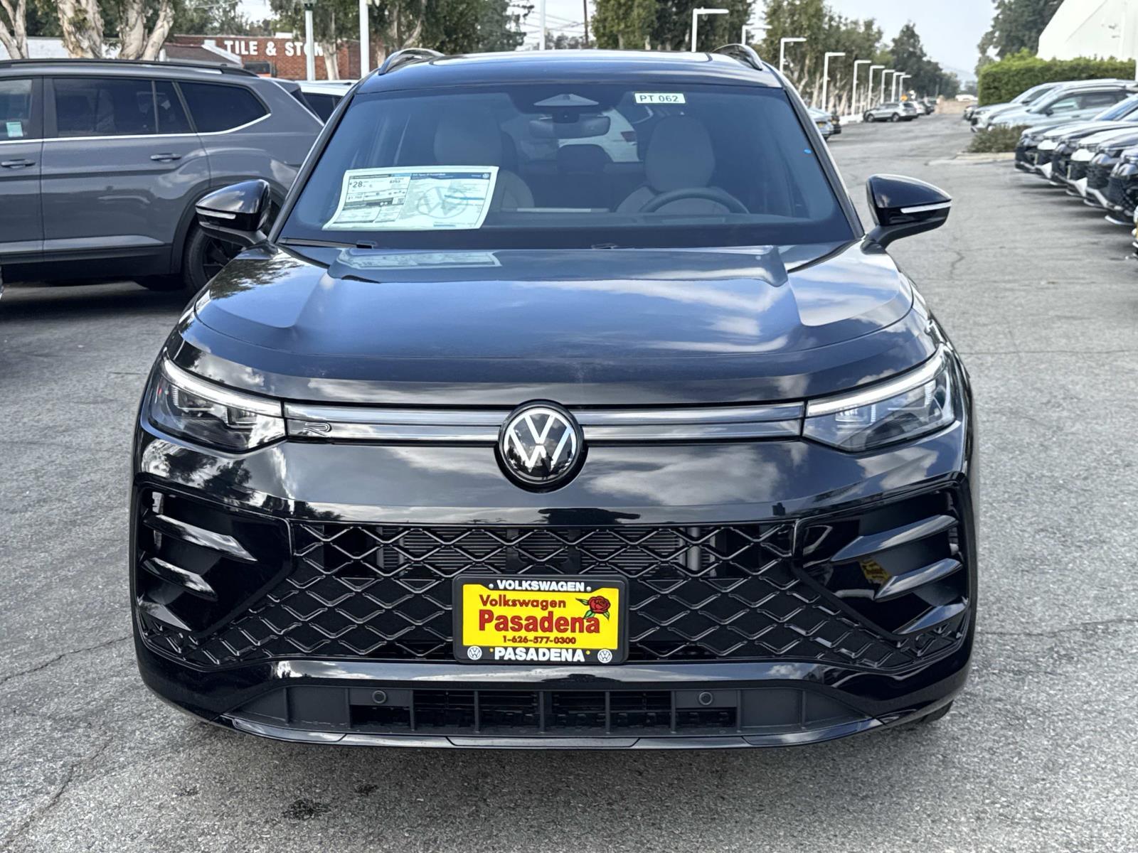 2026 Volkswagen Tiguan SE R-Line Black photo 2