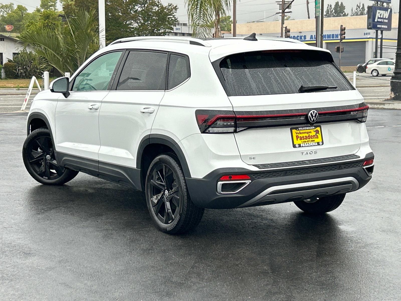 2025 Volkswagen Taos SE photo 4