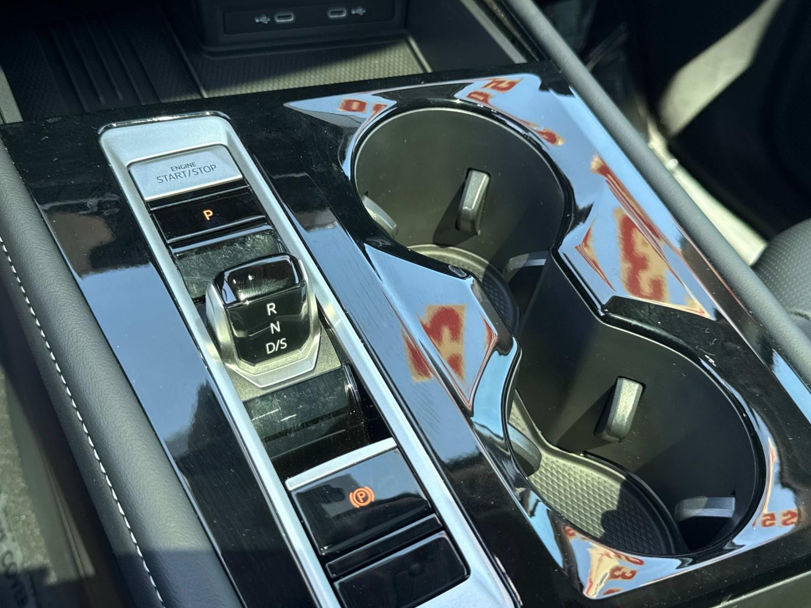 2025 Volkswagen Atlas SEL Premium R-Line - Photo 28