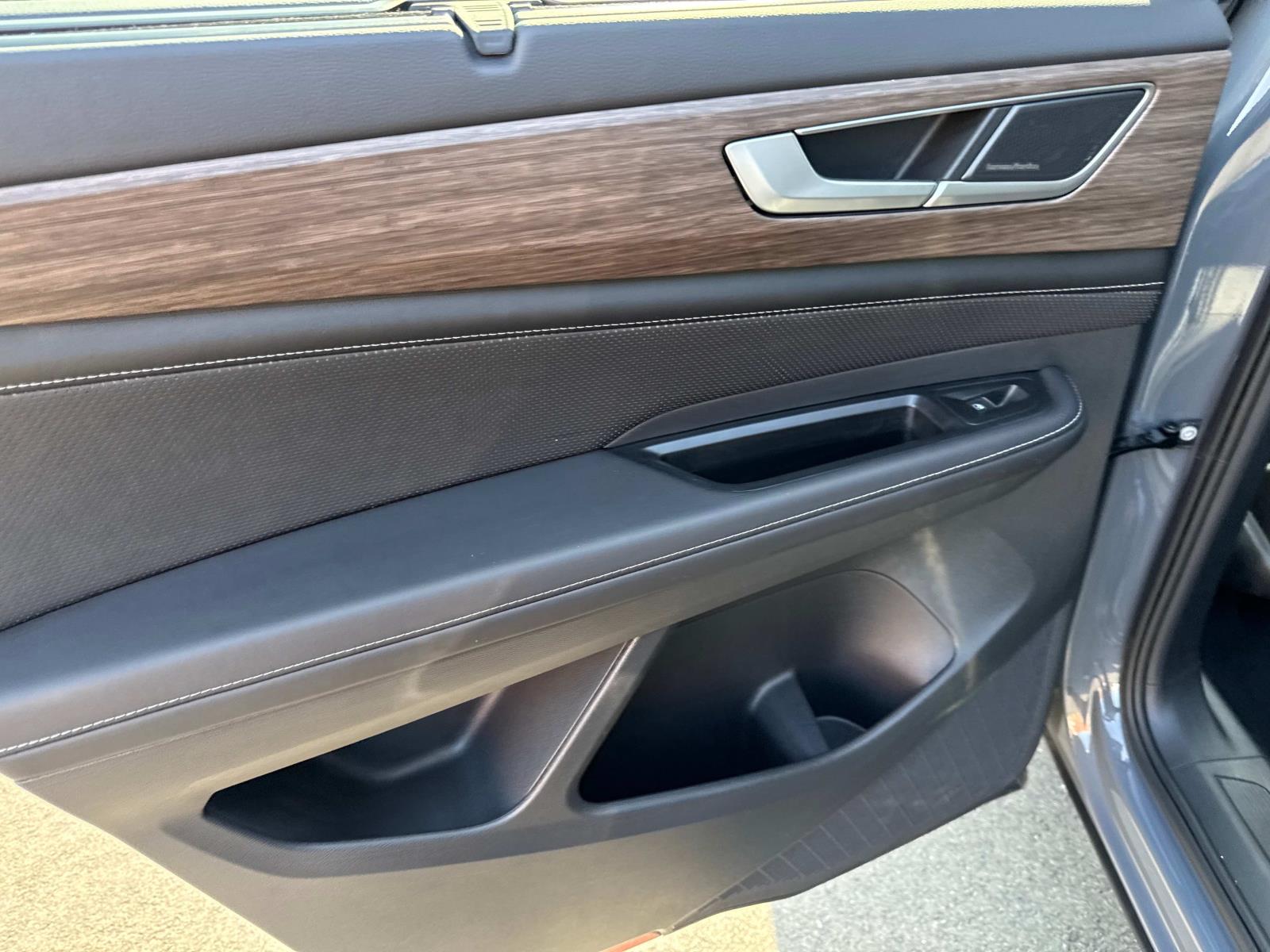 2025 Volkswagen Atlas SEL Premium R-Line - Photo 12