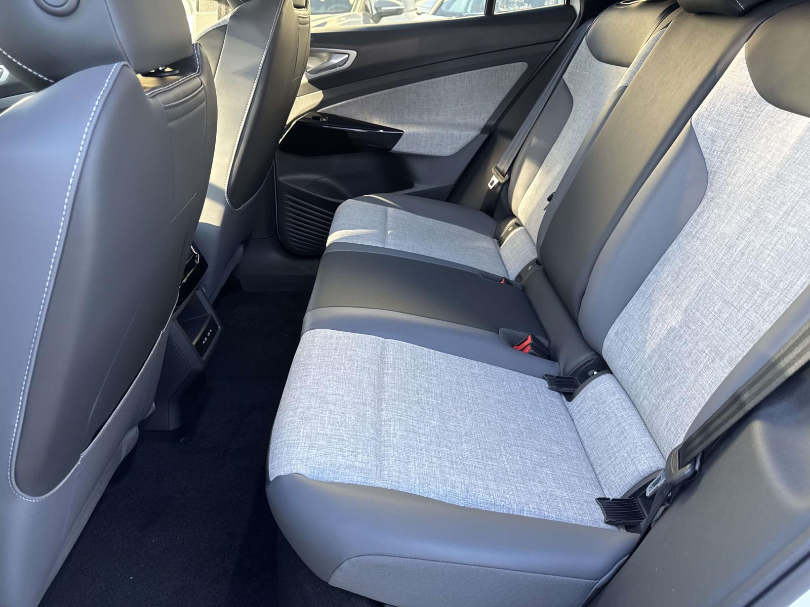 2026 Volkswagen ID.4 PRO - Photo 10