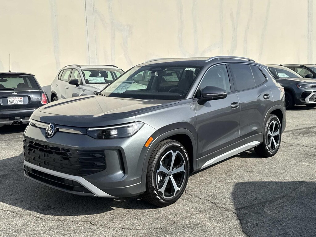 New 2026 Volkswagen Tiguan 2.0T SE Sport Utility
