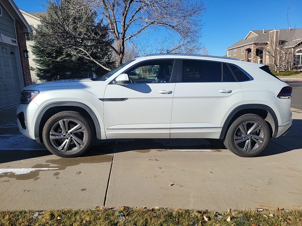 2024 Volkswagen Atlas Cross Sport SEL R-LINE's photo