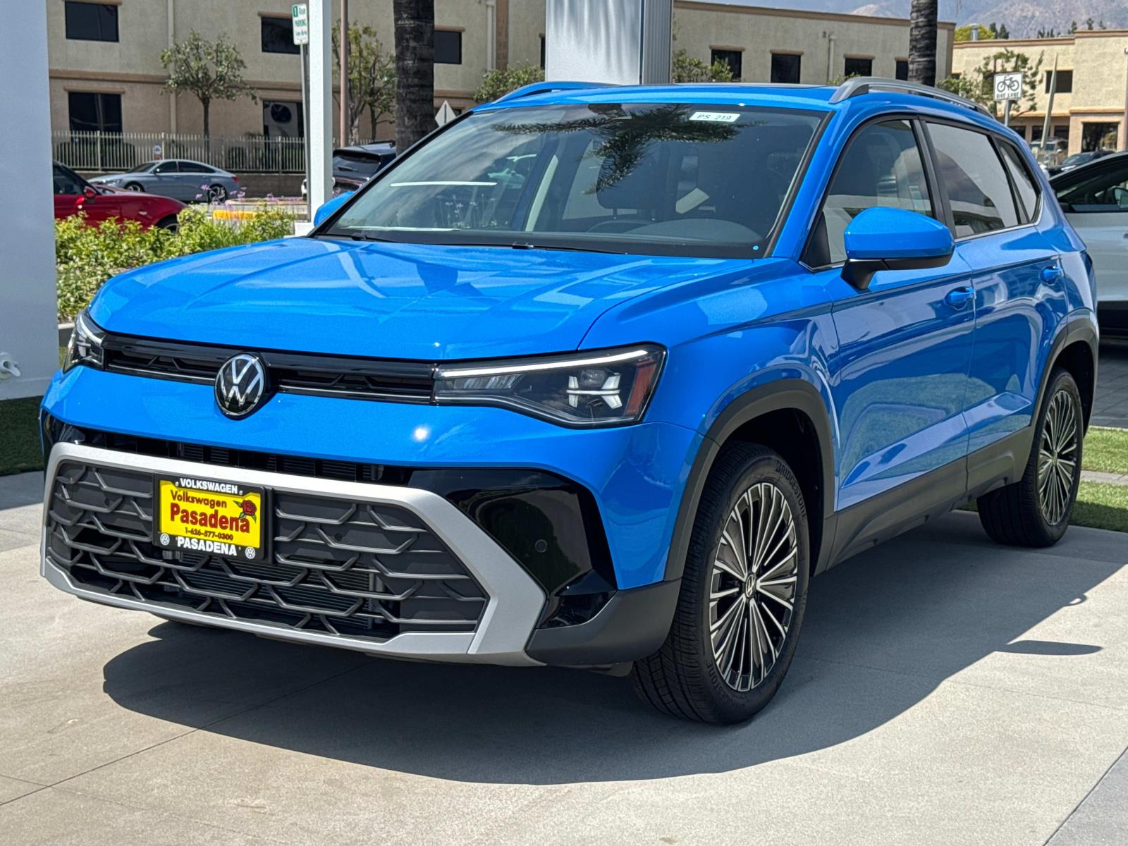 2025 Volkswagen Taos SE photo 2