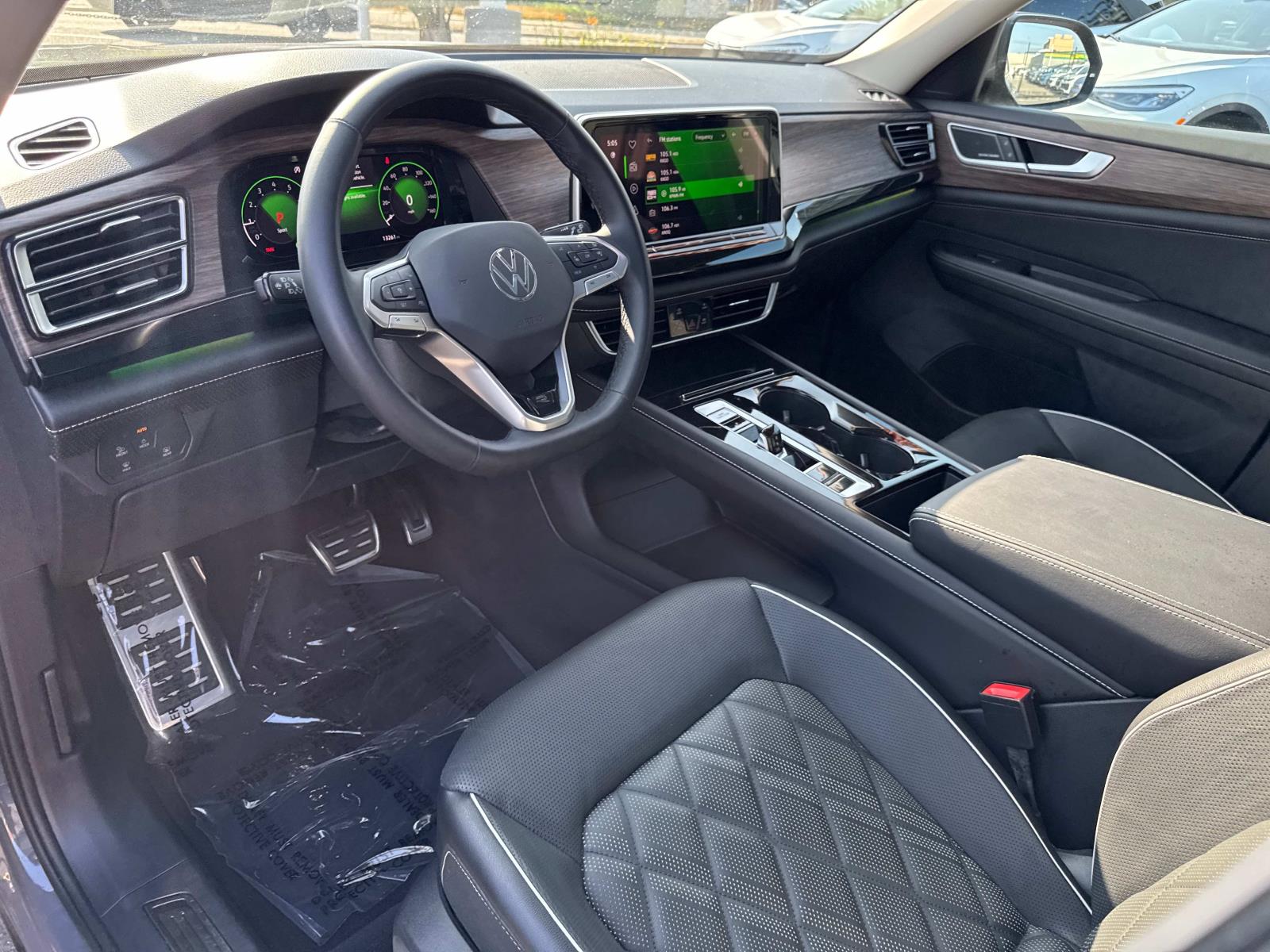 2025 Volkswagen Atlas SEL Premium R-Line - Photo 14