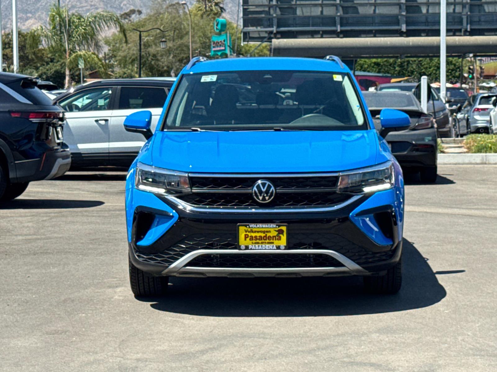 2023 Volkswagen Taos SE photo 2