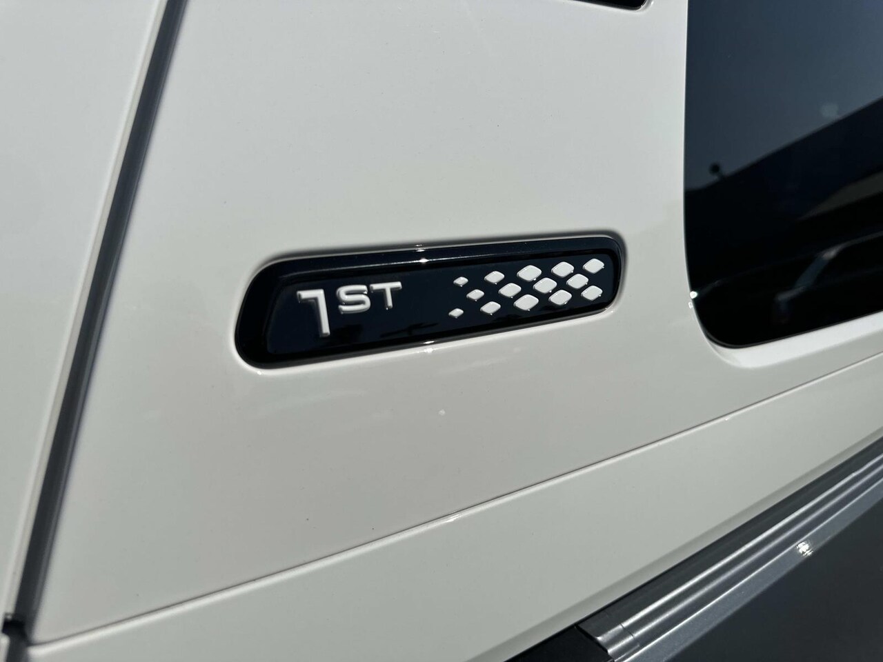 2025 Volkswagen ID. Buzz 1st Edition — photo 1 of 22