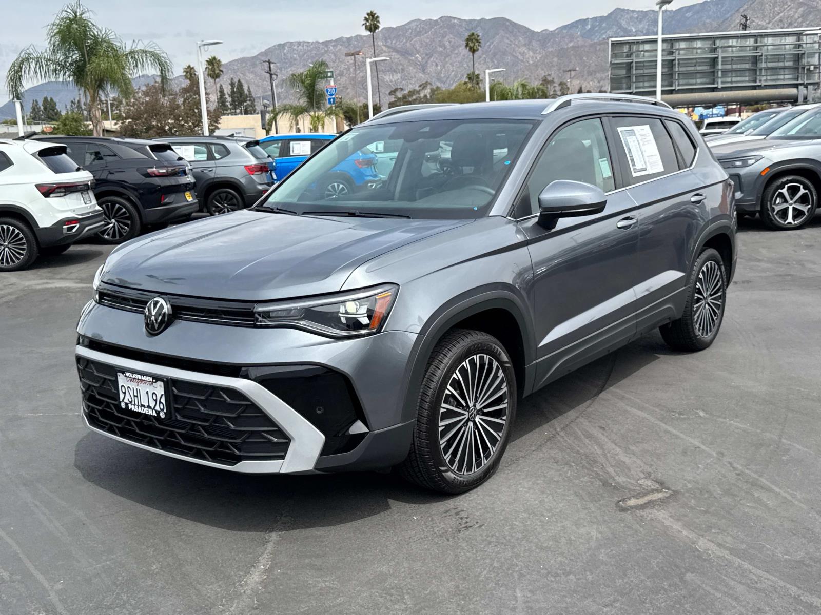 2025 Volkswagen Taos SE photo 2