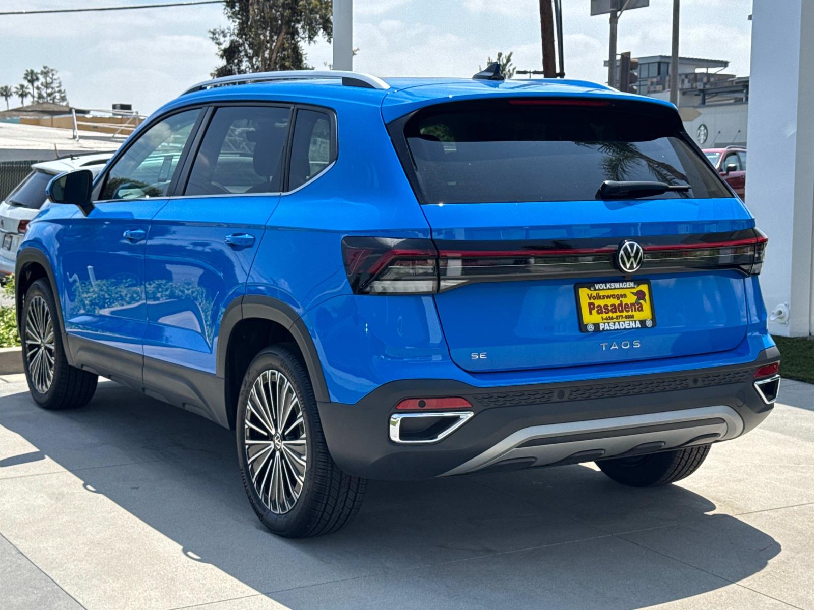 2025 Volkswagen Taos SE photo 3