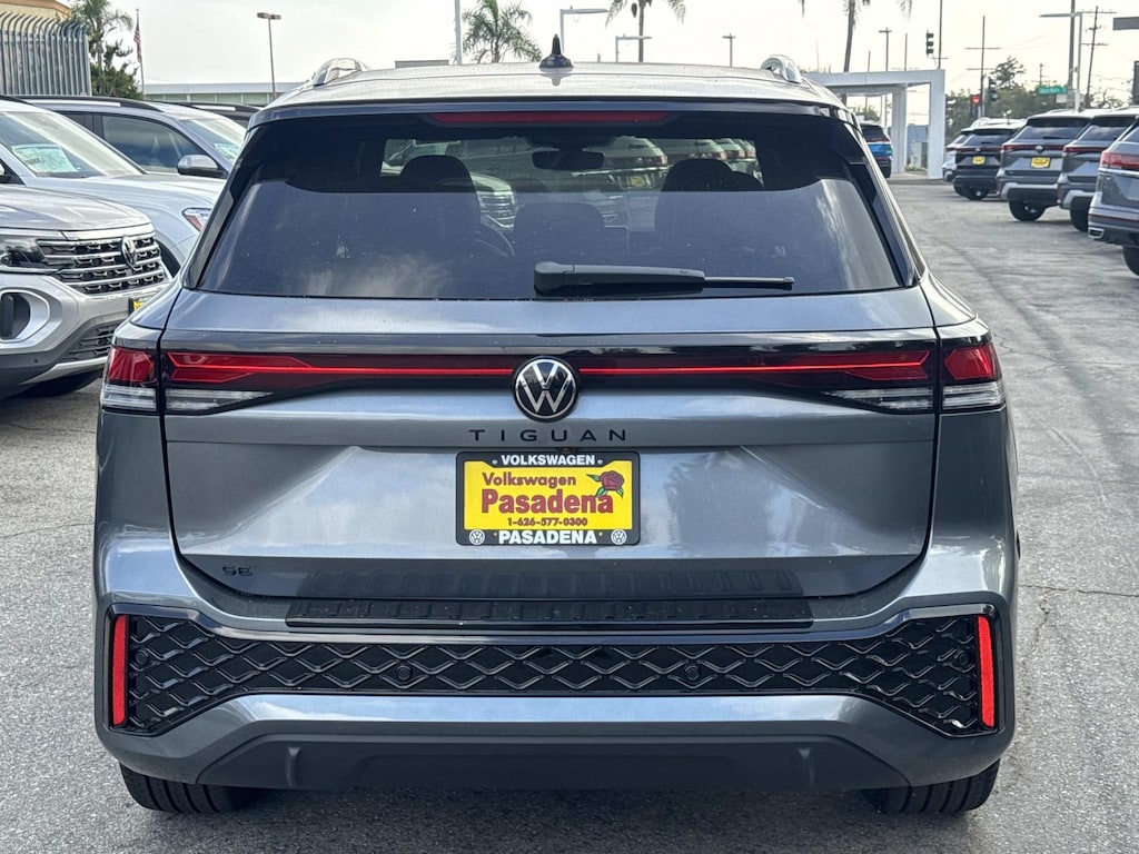 New 2026 Volkswagen Tiguan 2.0T SE R-Line Black FWD Sport Utility