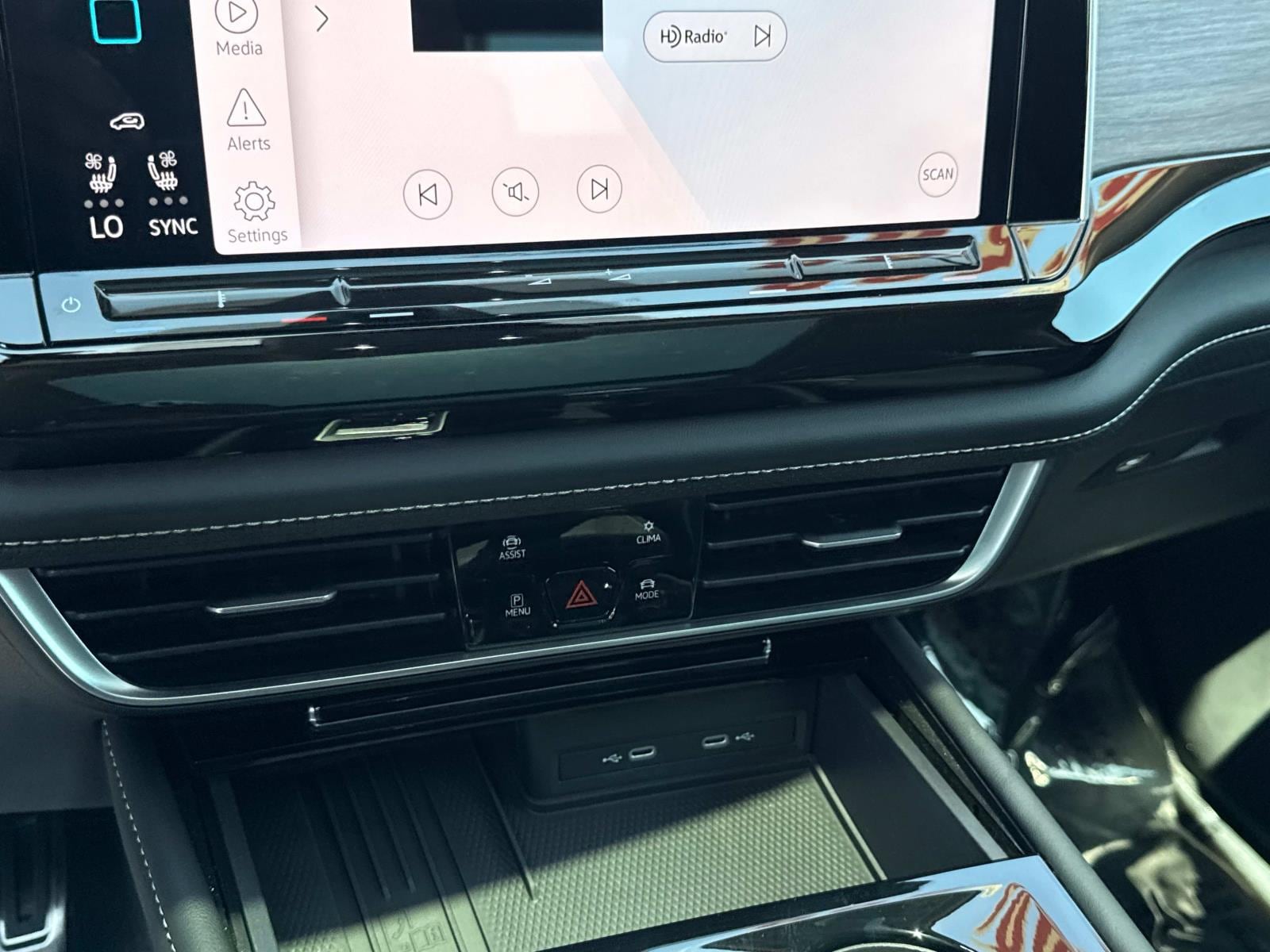 2025 Volkswagen Atlas SEL Premium R-Line - Photo 27