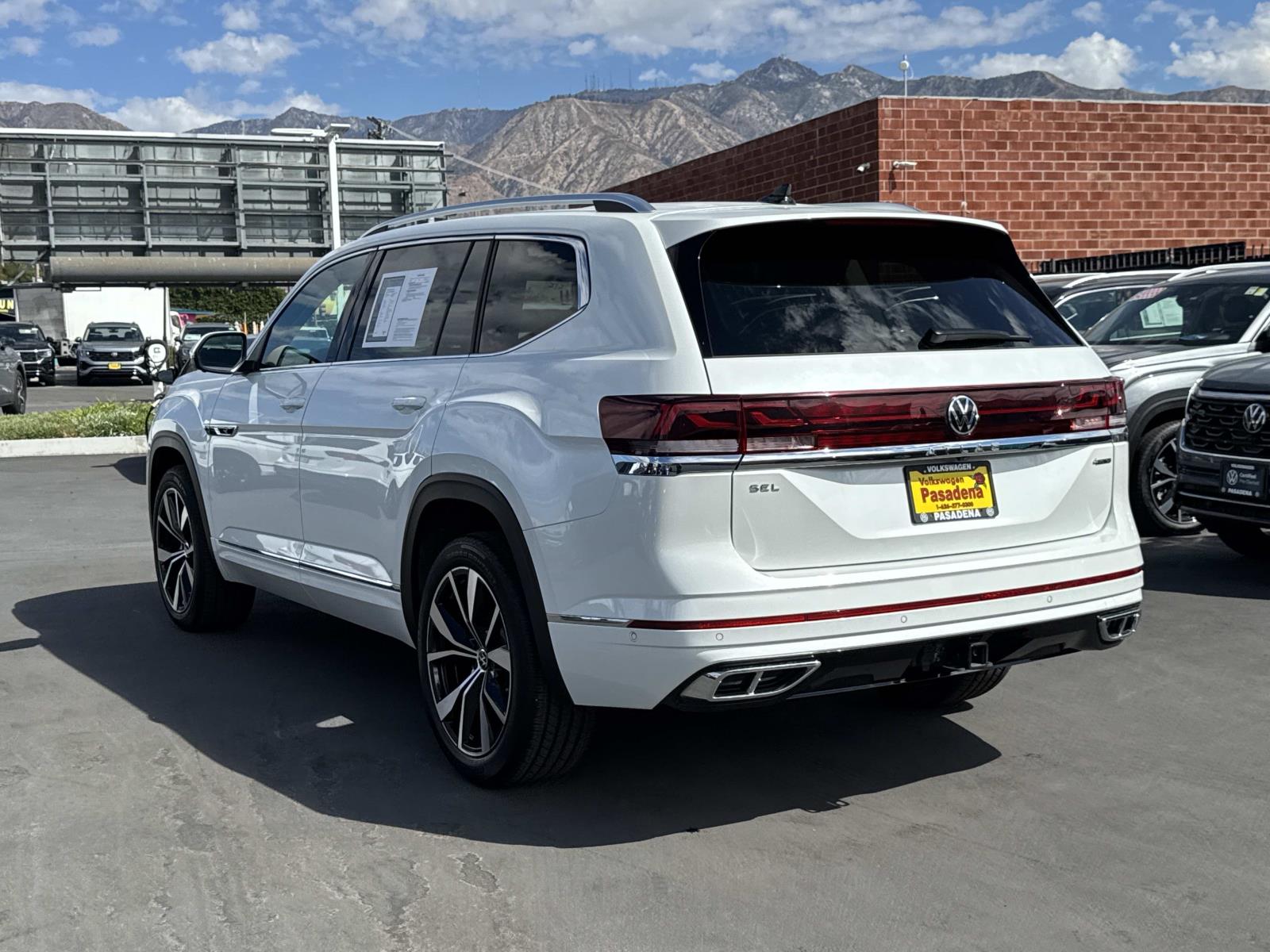 2025 Volkswagen Atlas SEL Premium R-Line photo 3
