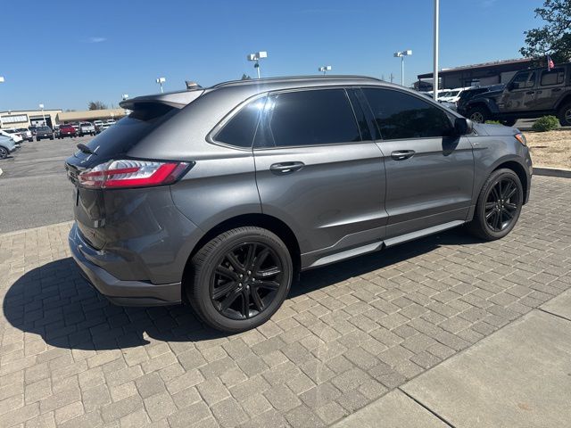 2022 Ford Edge ST photo 2