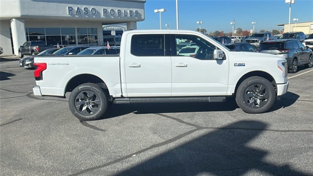 New 2025 Ford F-150 Lightning Lariat TRUCK