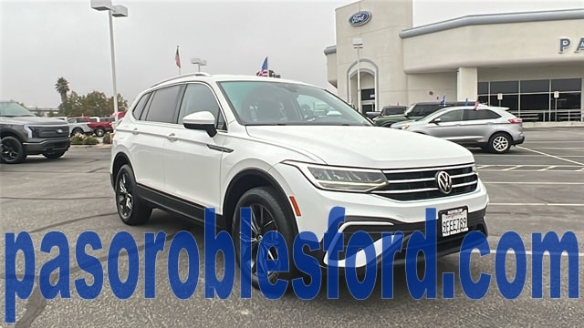 2023 Volkswagen Tiguan SE's photo