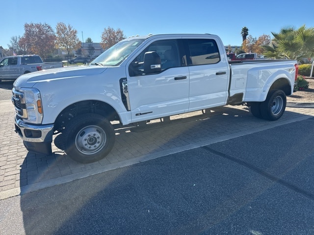 2024 Ford F-350 photo 2
