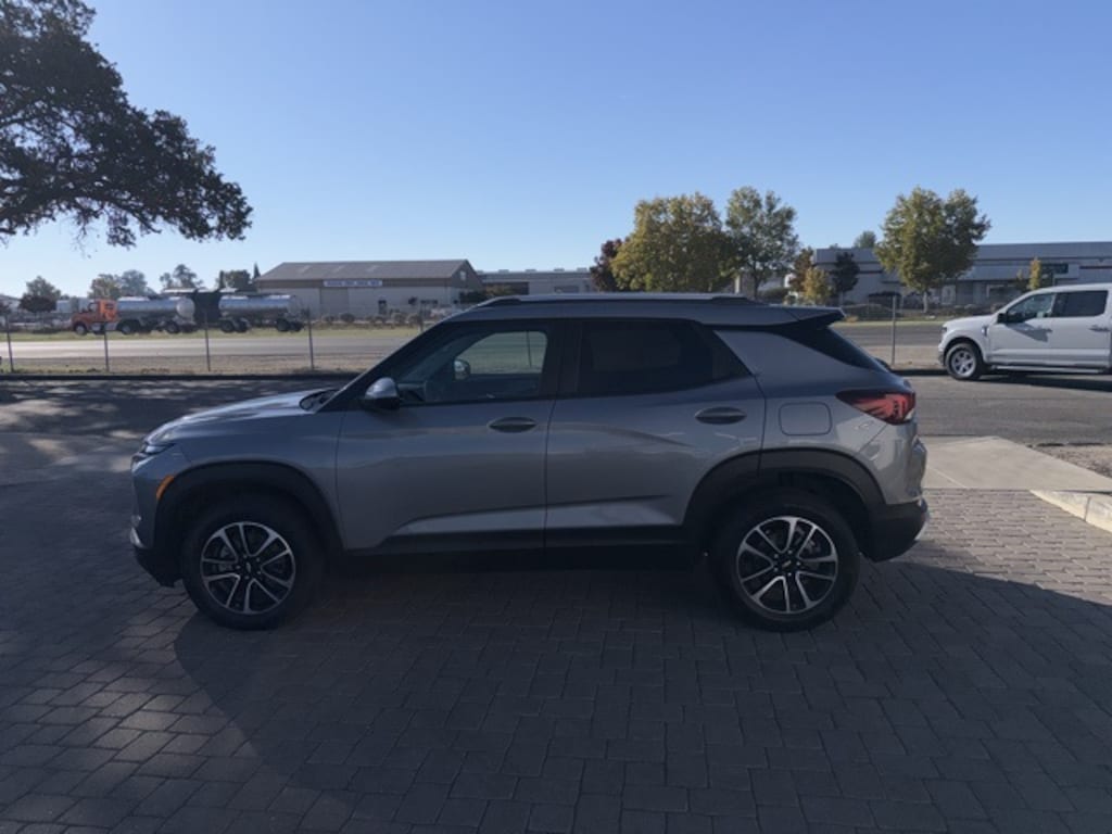 Used 2025 Chevrolet Trailblazer LT SUV