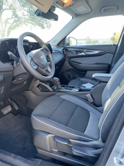 2025 Chevrolet Trailblazer LT photo 3