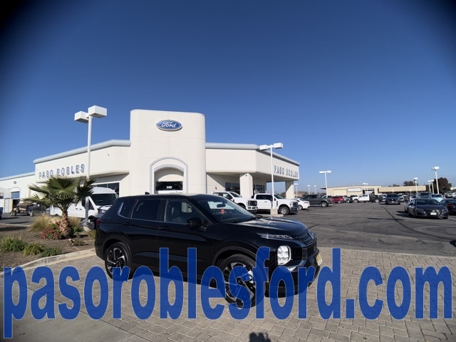 2024 Mitsubishi Outlander SE's photo