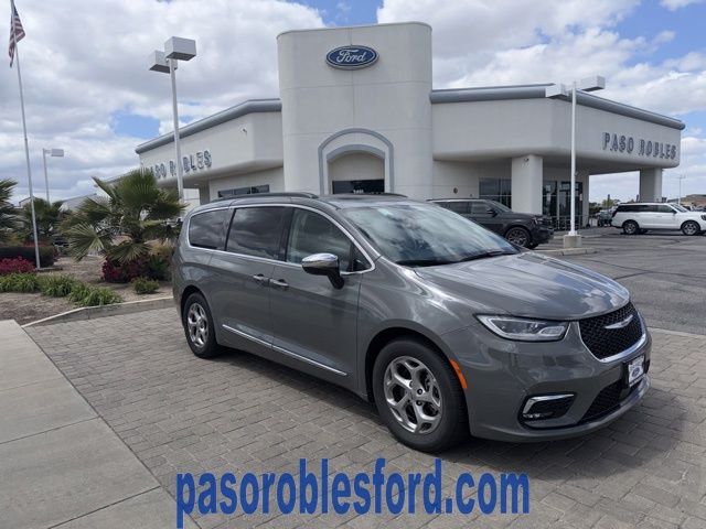 2023 Chrysler Pacifica Limited's photo