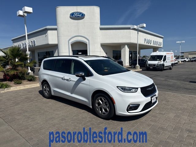 2023 Chrysler Pacifica Limited's photo