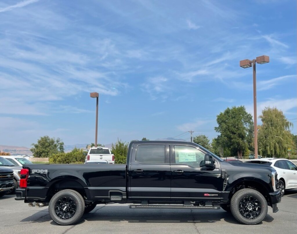 New 2026 Ford F-350 Lariat Truck Crew Cab