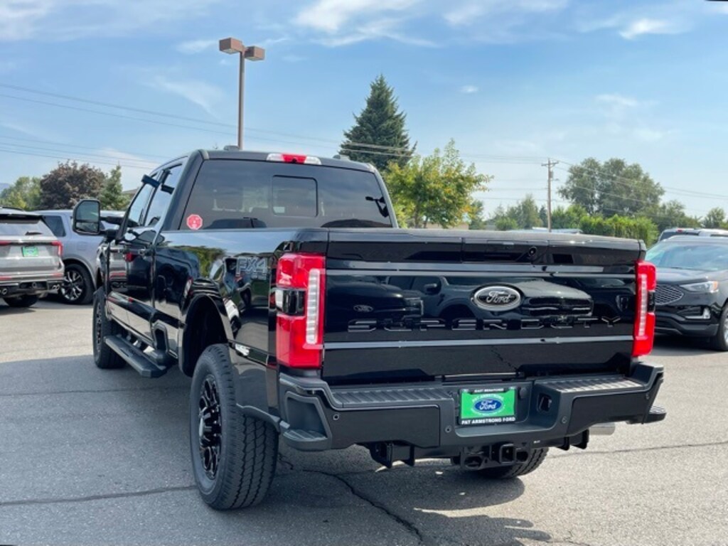New 2026 Ford F-350 Lariat Truck Crew Cab