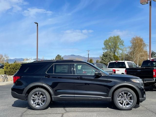 2026 Ford Explorer Active - Photo 2