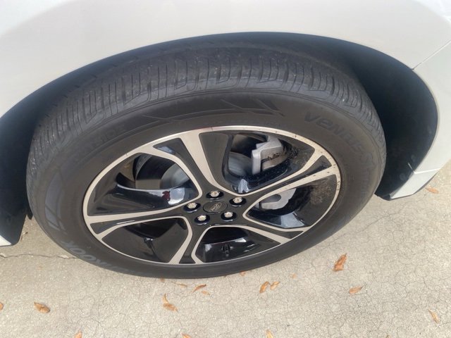 2023 Ford Edge ST photo 4