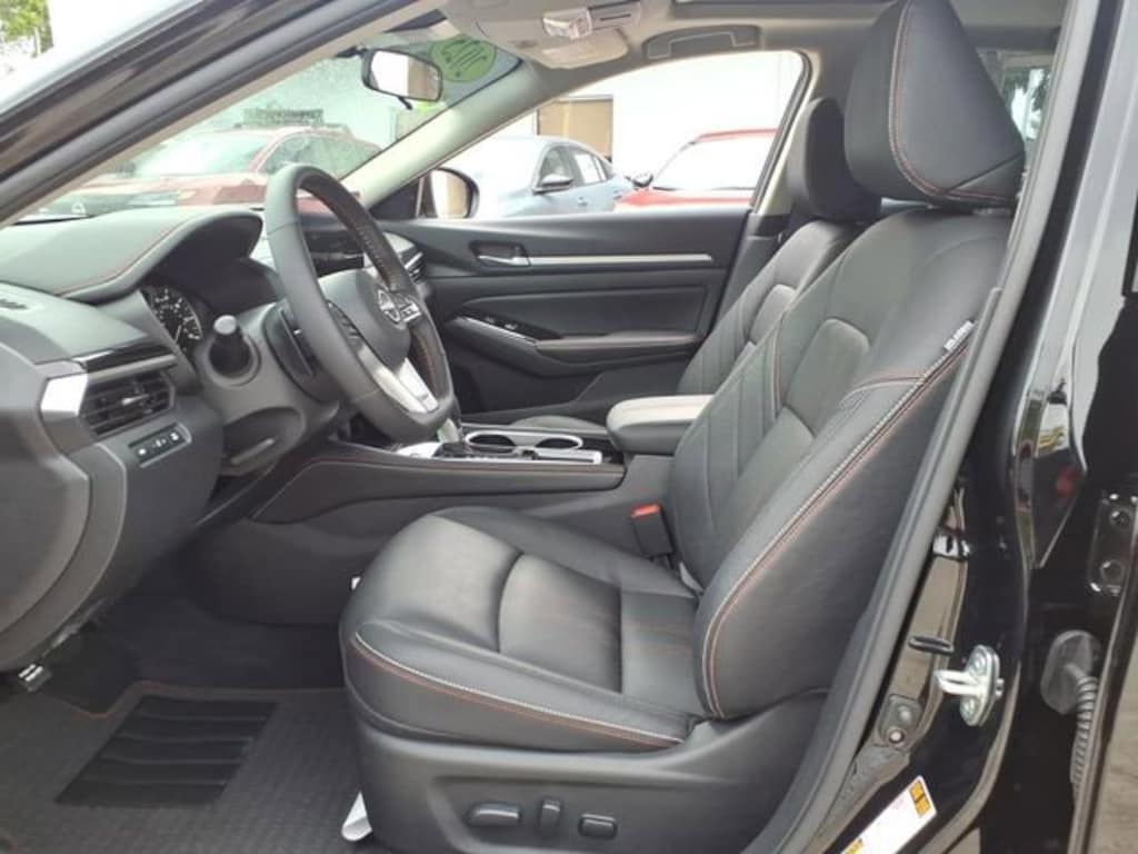 Certified 2025 Nissan Altima SR SR FWD