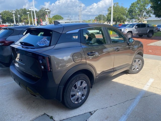 2025 Nissan Kicks S photo 2