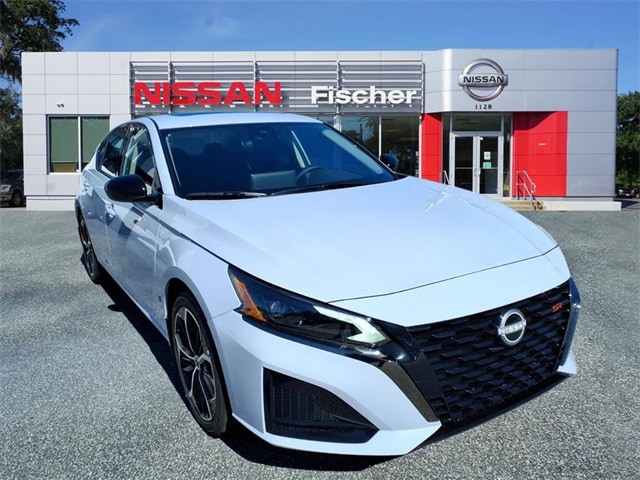 2025 Nissan Altima SR's photo