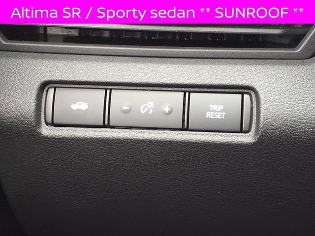 2025 Nissan Altima SR - Photo 13