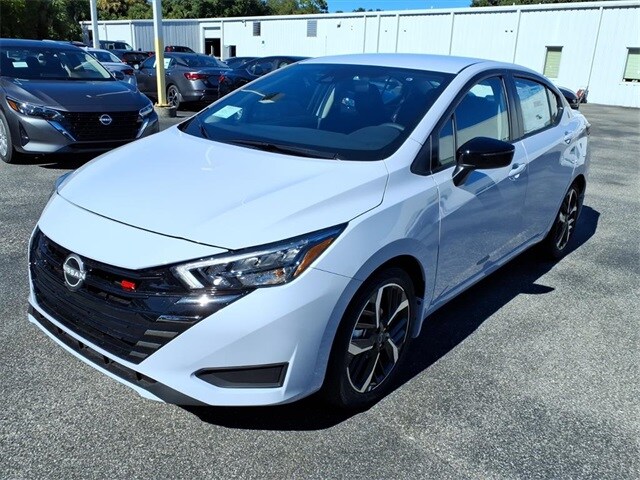 2025 Nissan Versa SR photo 3