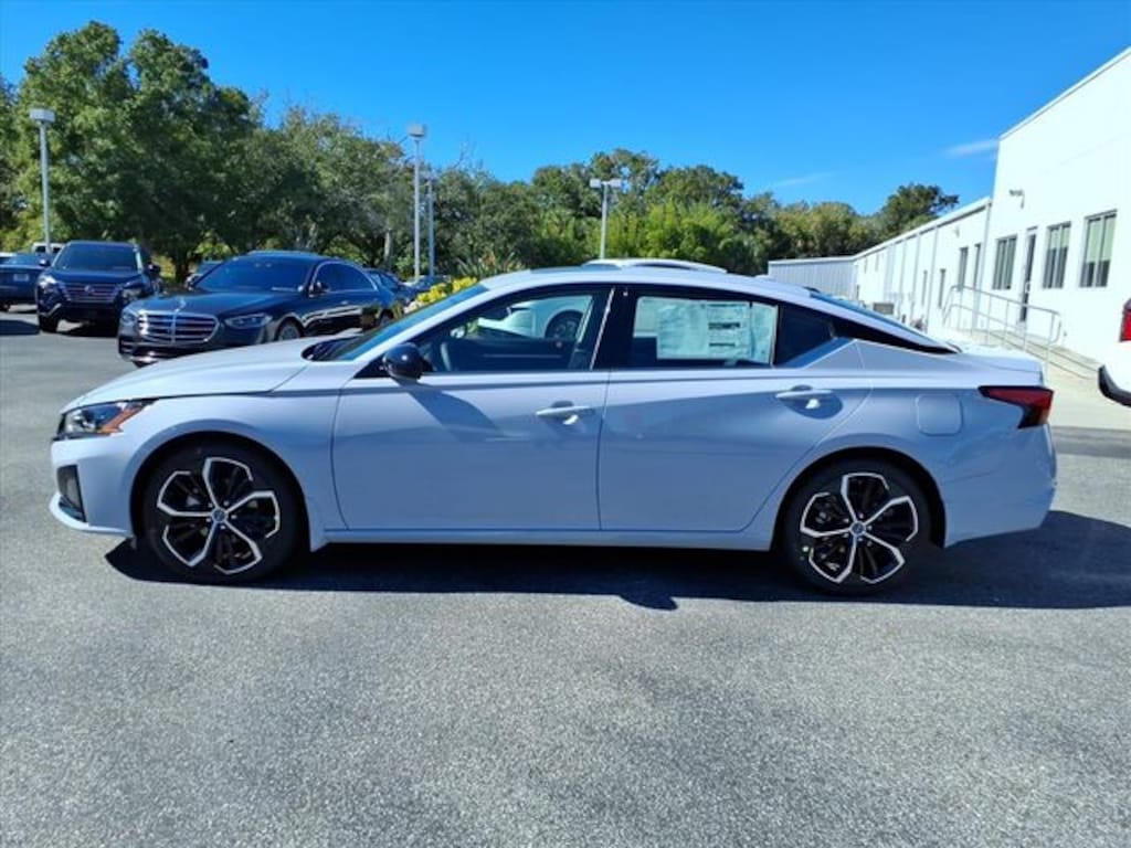 New 2025 Nissan Altima 2.5 SR Sedan