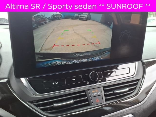 2025 Nissan Altima SR - Photo 10