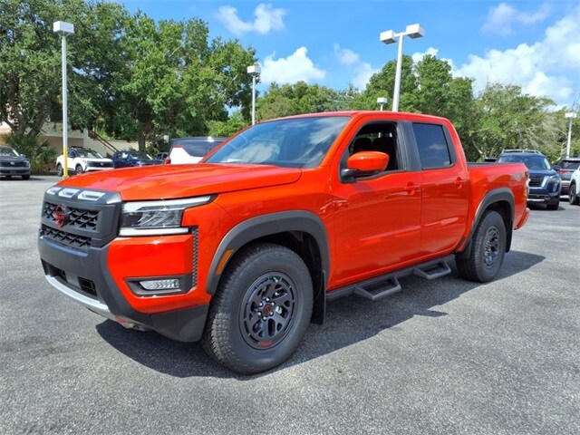 2025 Nissan Frontier Crew Cab PRO-X photo 3